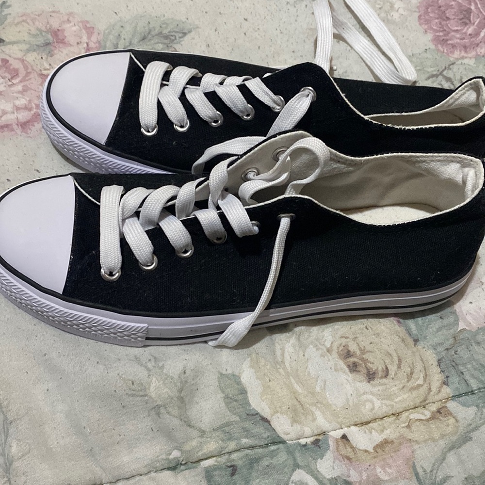 Women size 10 shoes converse